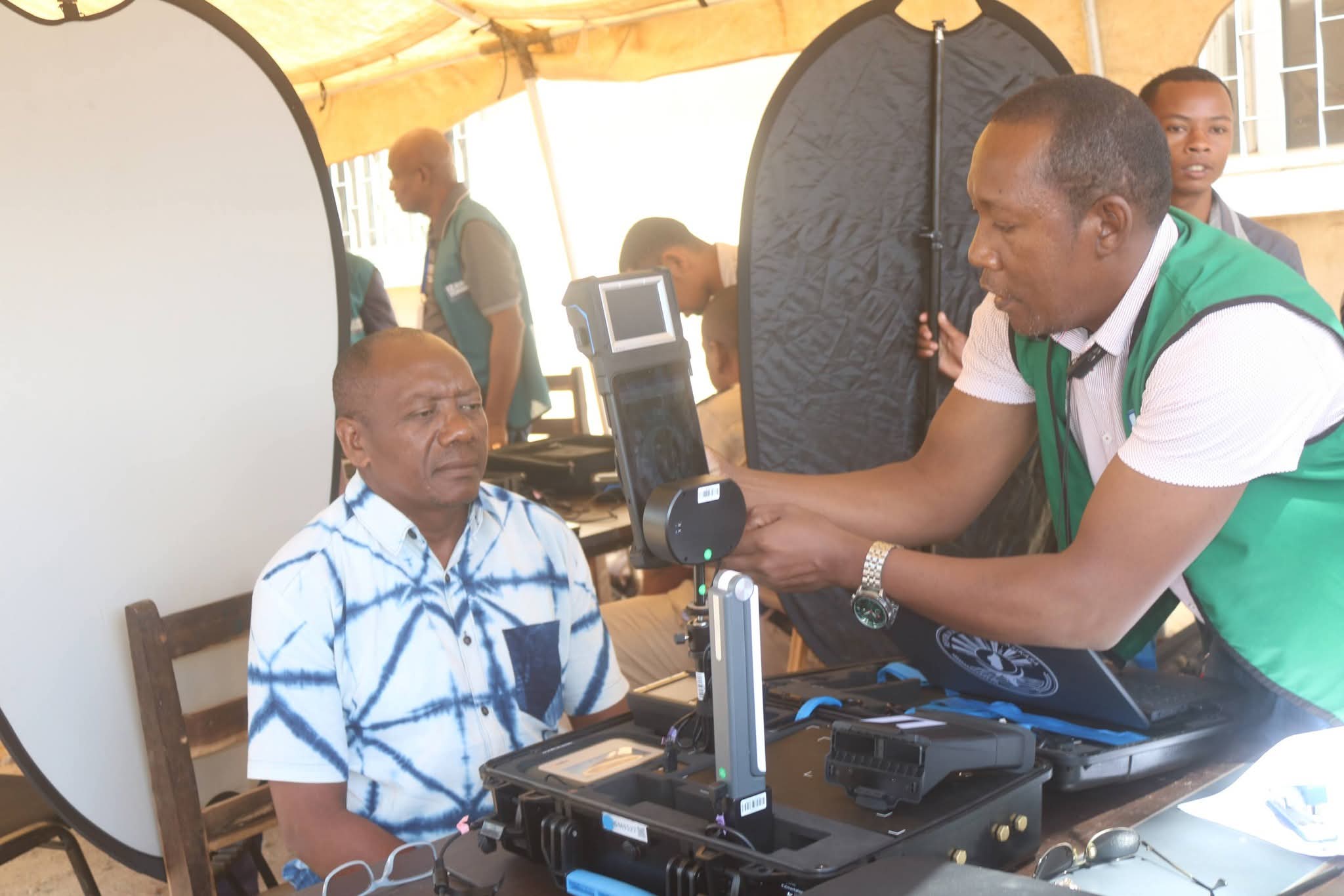 𝐈𝐙𝐀𝐇𝐎 𝐓𝐎𝐊𝐀𝐍𝐀 -‎Fanombohan’ny fisoratana anarana biômetrika amin'ny fomba ofisialy Distrika Ambovombe ny 03 APRILY 2026.