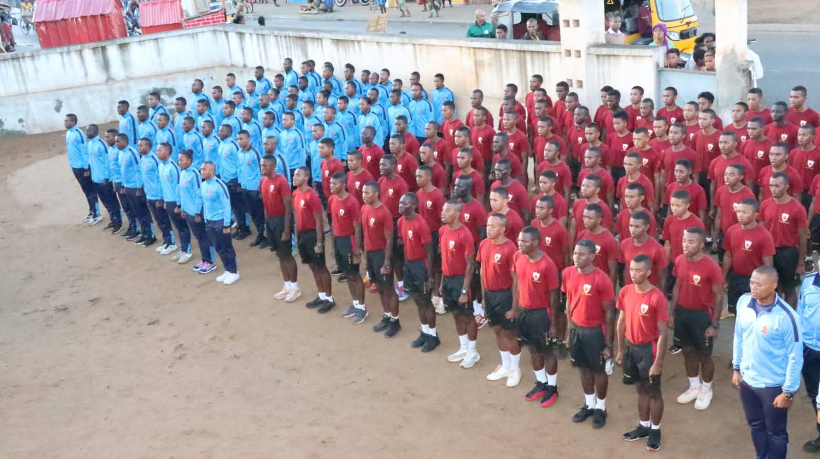 ALATSINAINY 01JIONA 2026 - Fananganan-tsaina miaraka sy LA MARCHE DE SOLIDARITE (Diabe firaisan-kina) niarahan’ny mpiasam-panjakana sy ireo manam-boninahitra sy mpianatra ho manam-boninahitra ao amin'ny ACMIL ANTSIRABE.