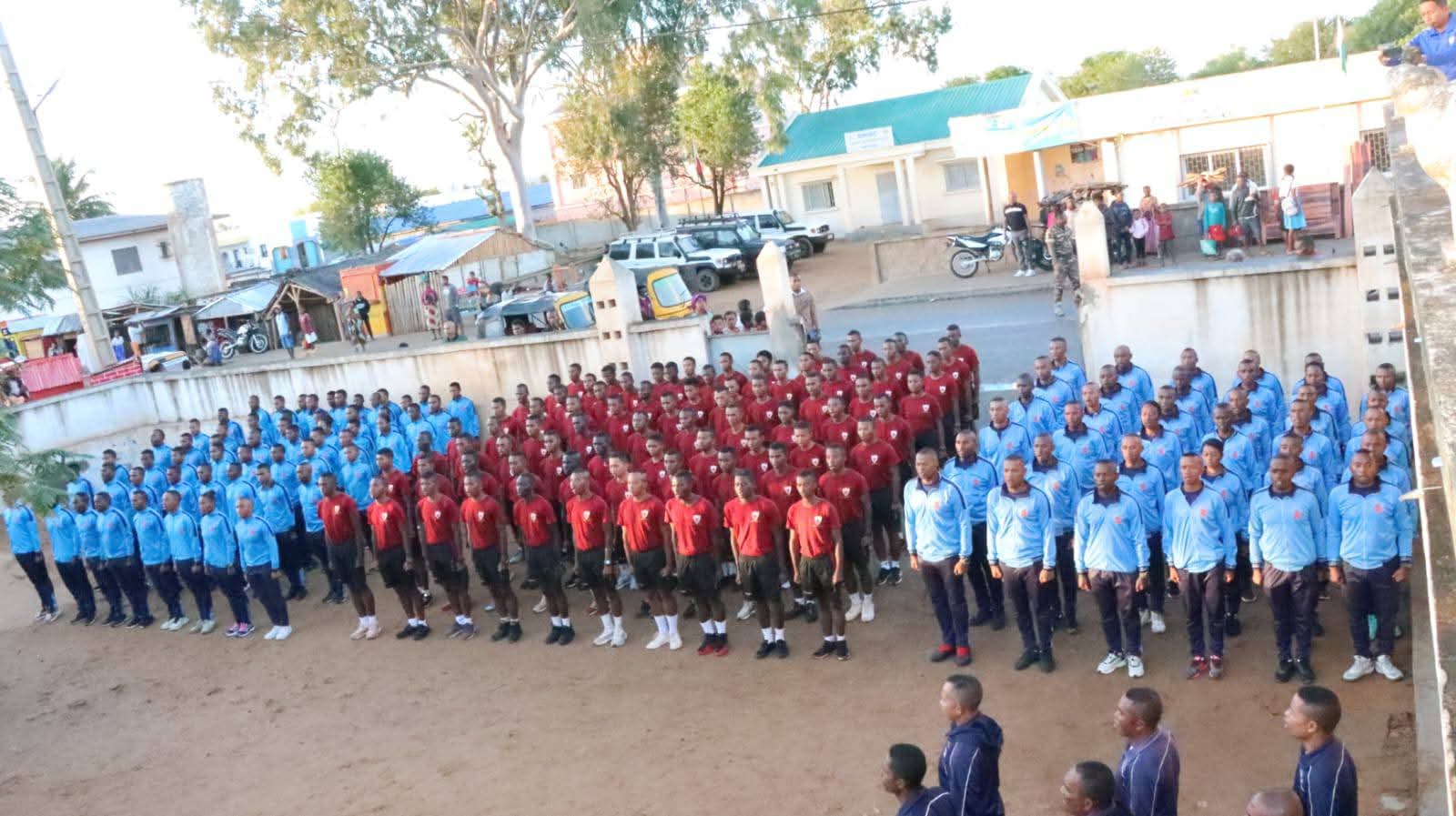 ALATSINAINY 01JIONA 2026 - Fananganan-tsaina miaraka sy LA MARCHE DE SOLIDARITE (Diabe firaisan-kina) niarahan’ny mpiasam-panjakana sy ireo manam-boninahitra sy mpianatra ho manam-boninahitra ao amin'ny ACMIL ANTSIRABE.