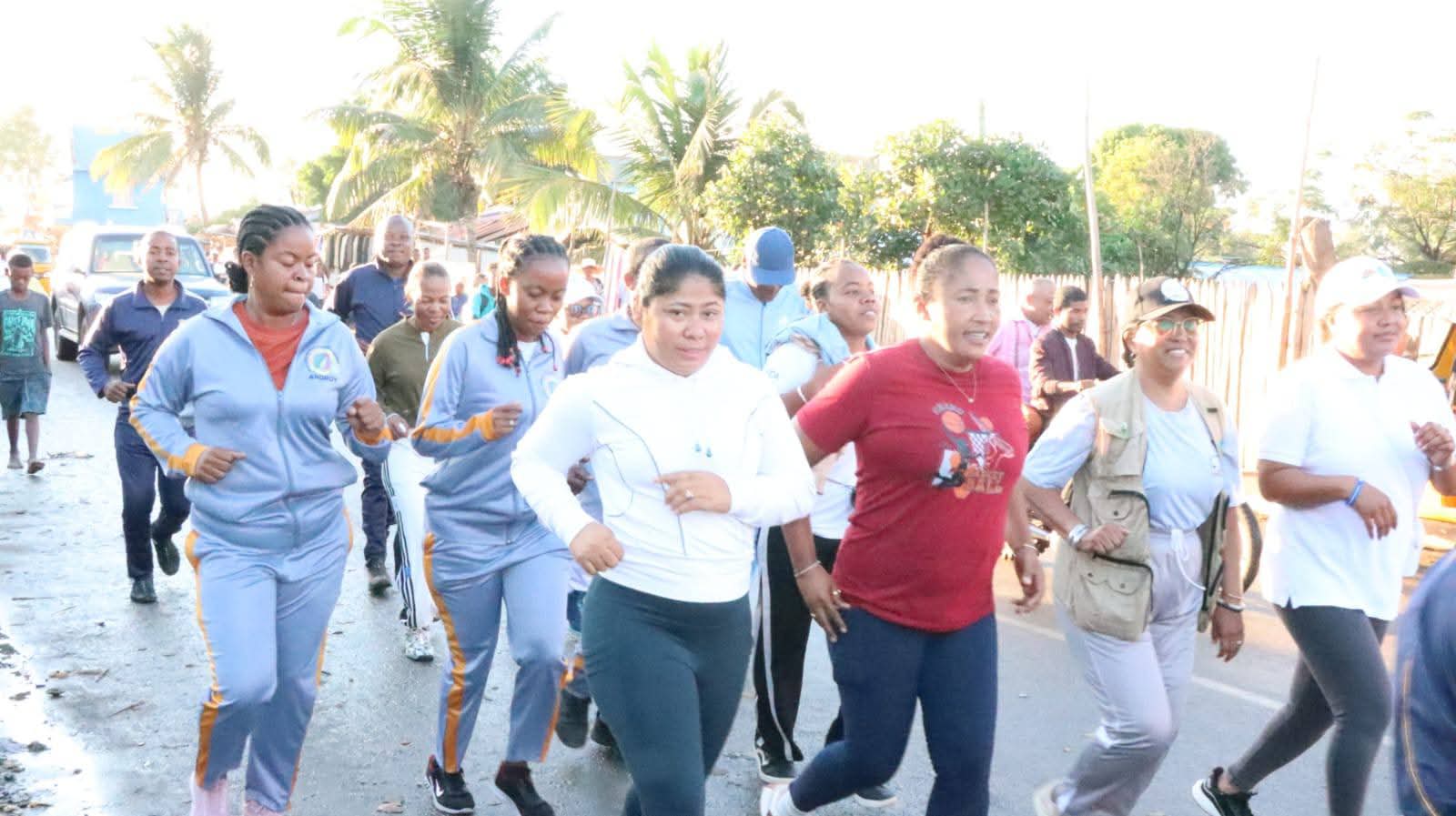 ALATSINAINY 01JIONA 2026 - Fananganan-tsaina miaraka sy LA MARCHE DE SOLIDARITE (Diabe firaisan-kina) niarahan’ny mpiasam-panjakana sy ireo manam-boninahitra sy mpianatra ho manam-boninahitra ao amin'ny ACMIL ANTSIRABE.