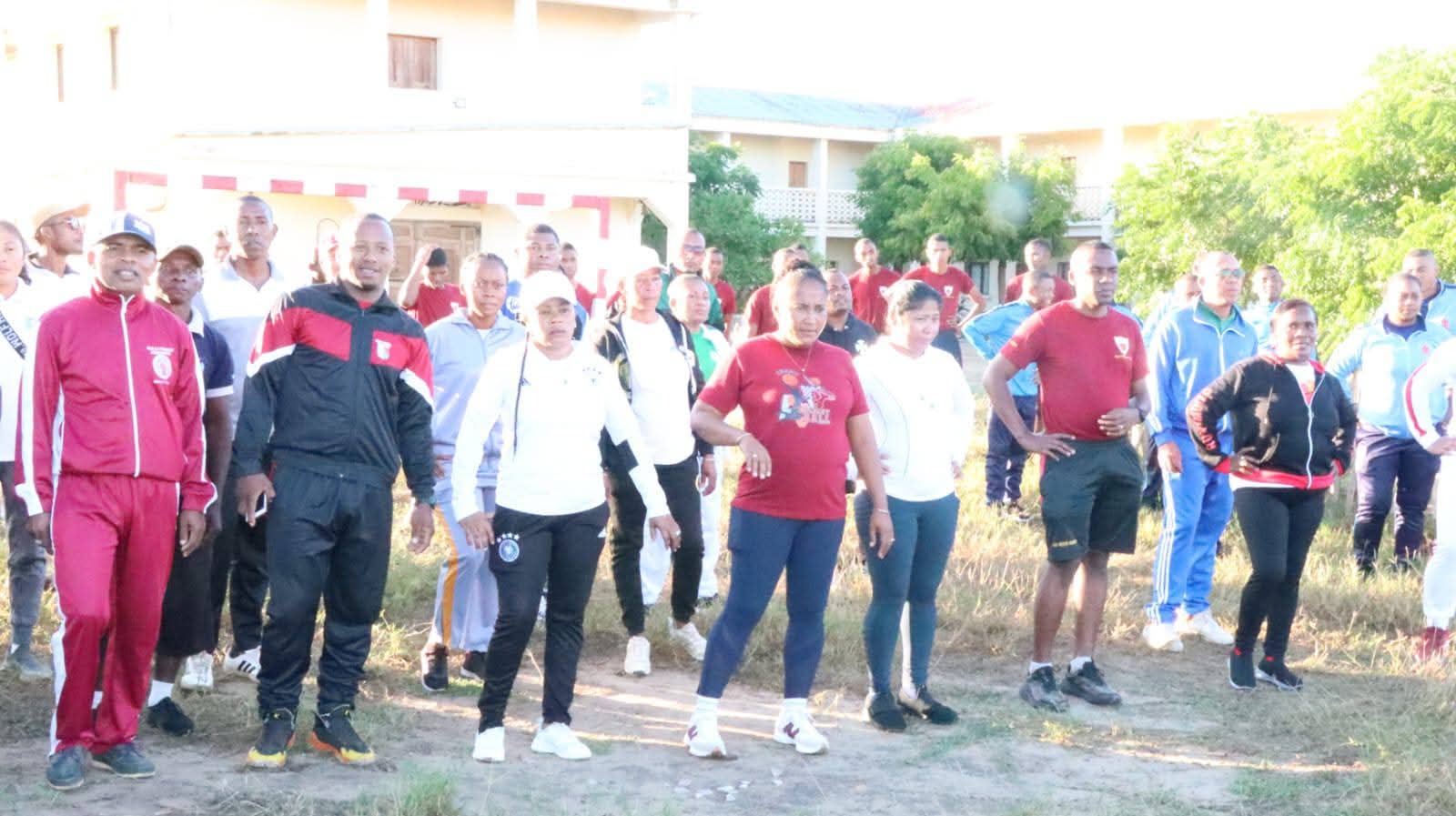 ALATSINAINY 01JIONA 2026 - Fananganan-tsaina miaraka sy LA MARCHE DE SOLIDARITE (Diabe firaisan-kina) niarahan’ny mpiasam-panjakana sy ireo manam-boninahitra sy mpianatra ho manam-boninahitra ao amin'ny ACMIL ANTSIRABE.