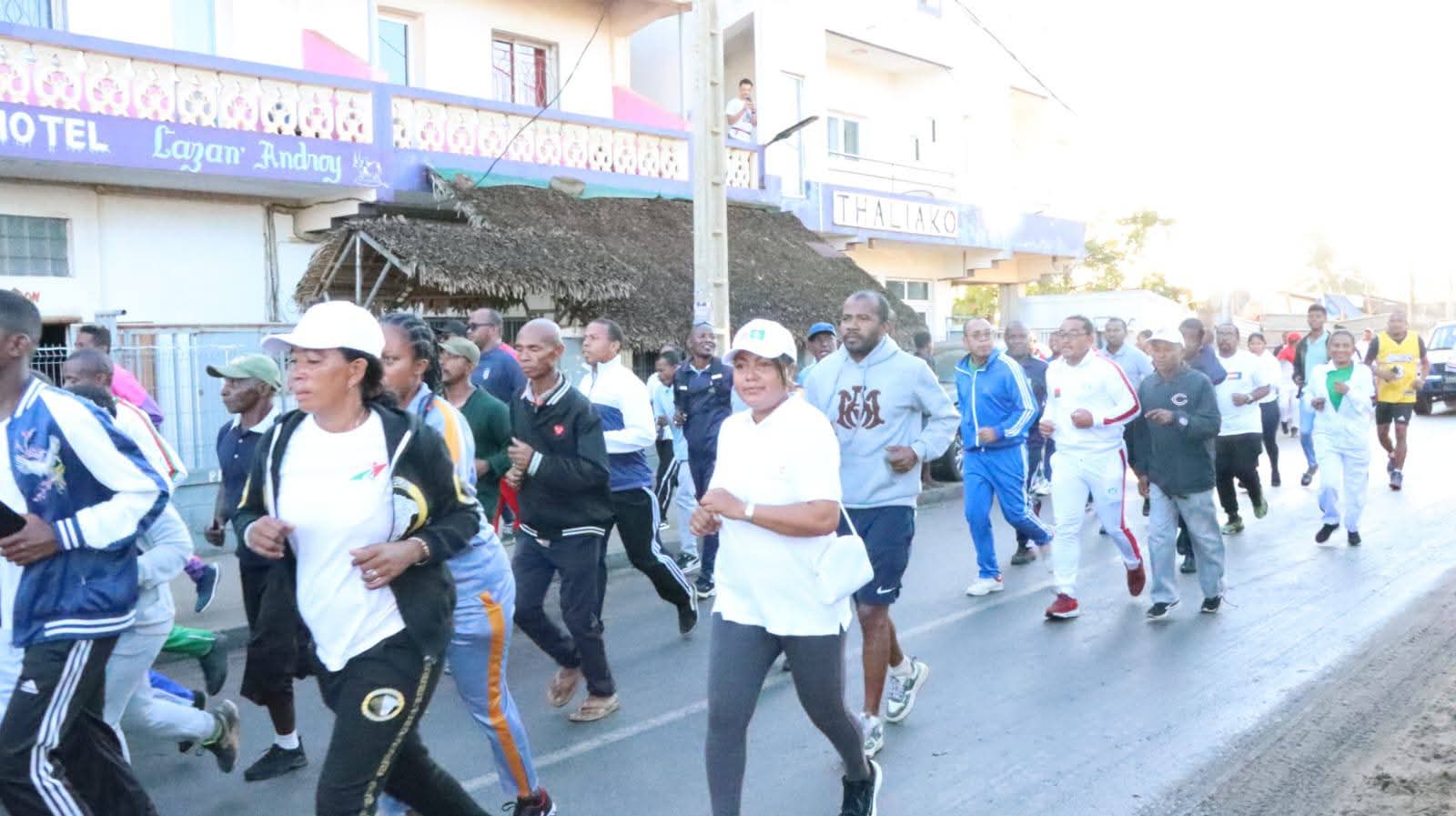 ALATSINAINY 01JIONA 2026 - Fananganan-tsaina miaraka sy LA MARCHE DE SOLIDARITE (Diabe firaisan-kina) niarahan’ny mpiasam-panjakana sy ireo manam-boninahitra sy mpianatra ho manam-boninahitra ao amin'ny ACMIL ANTSIRABE.